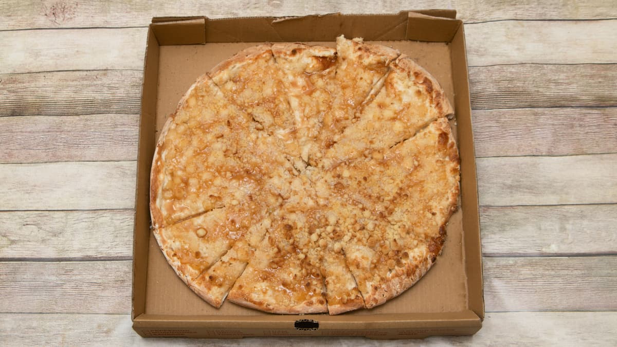 Caramel Apple Crumble Pizza